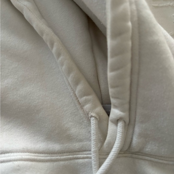 Aritzia COZY AF cropped white hoodie - Picture 6 of 7